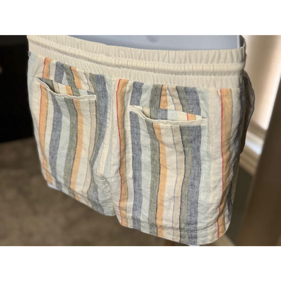 Women's Athleta Shorts, Size 10, Linen Stripe - Picture 9 of 10